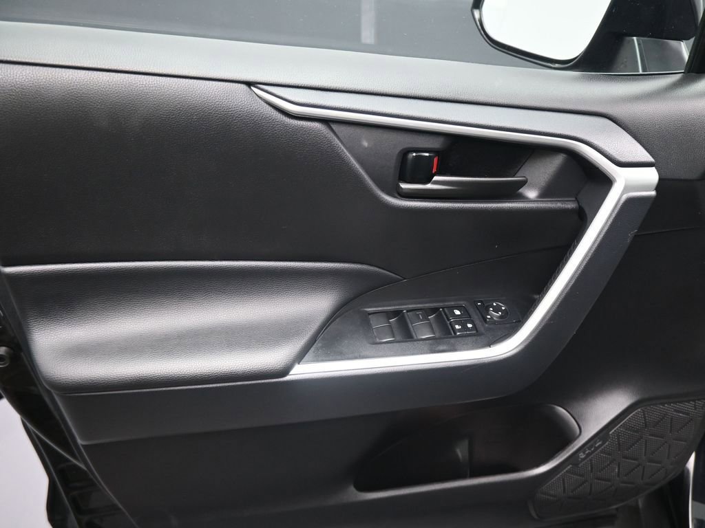 Used 2025 Toyota RAV4 LE image 16