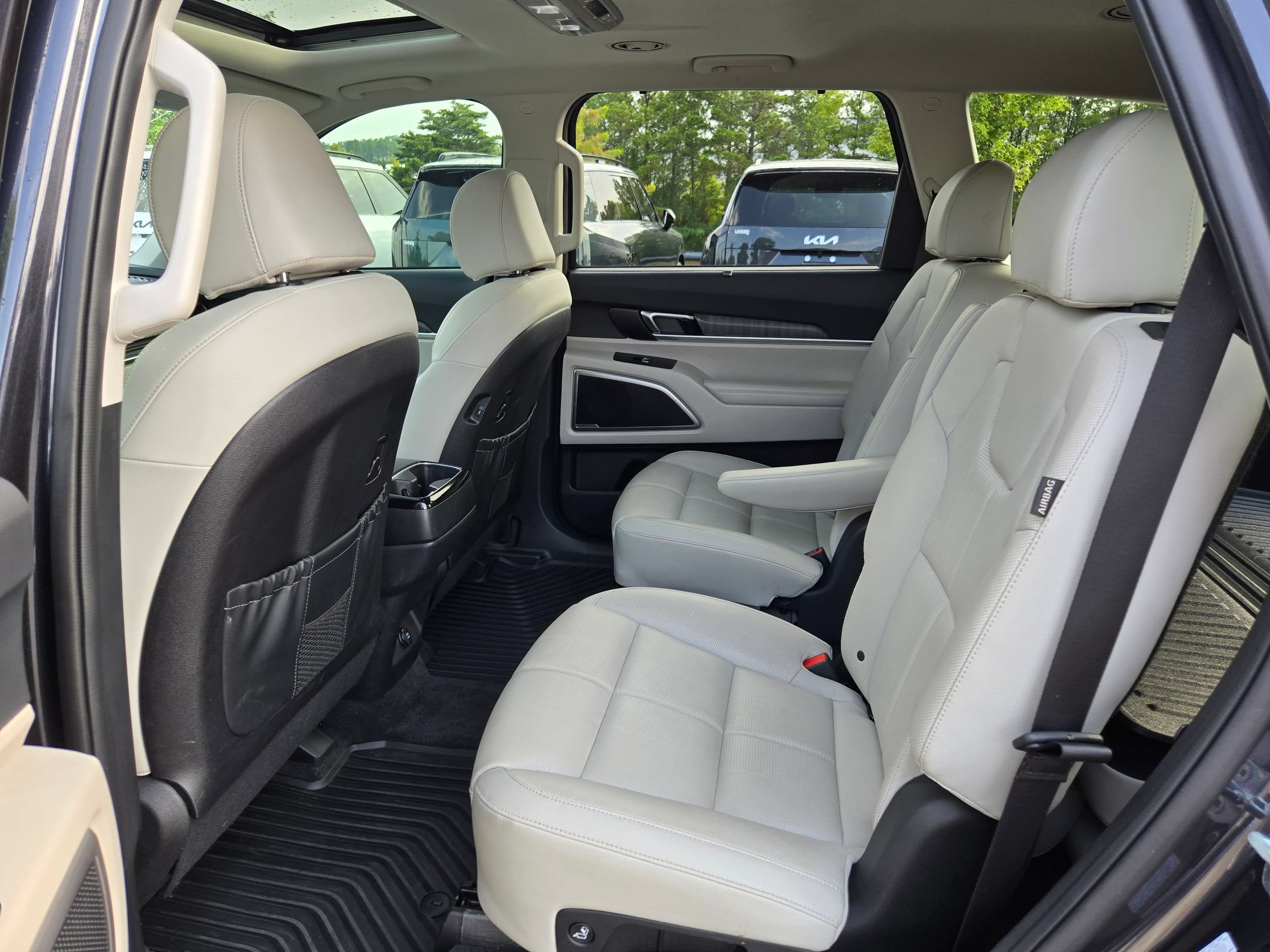 Used 2025 Kia Telluride EX w/ EX Captain's Chair Package FWD image 37