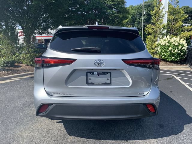 Used 2023 Toyota Highlander XLE FWD image 7