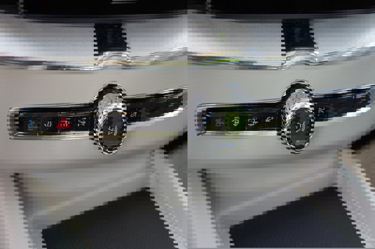 New 2026 Volvo XC60 T8 Ultra w/ Protection Package Premier image 17