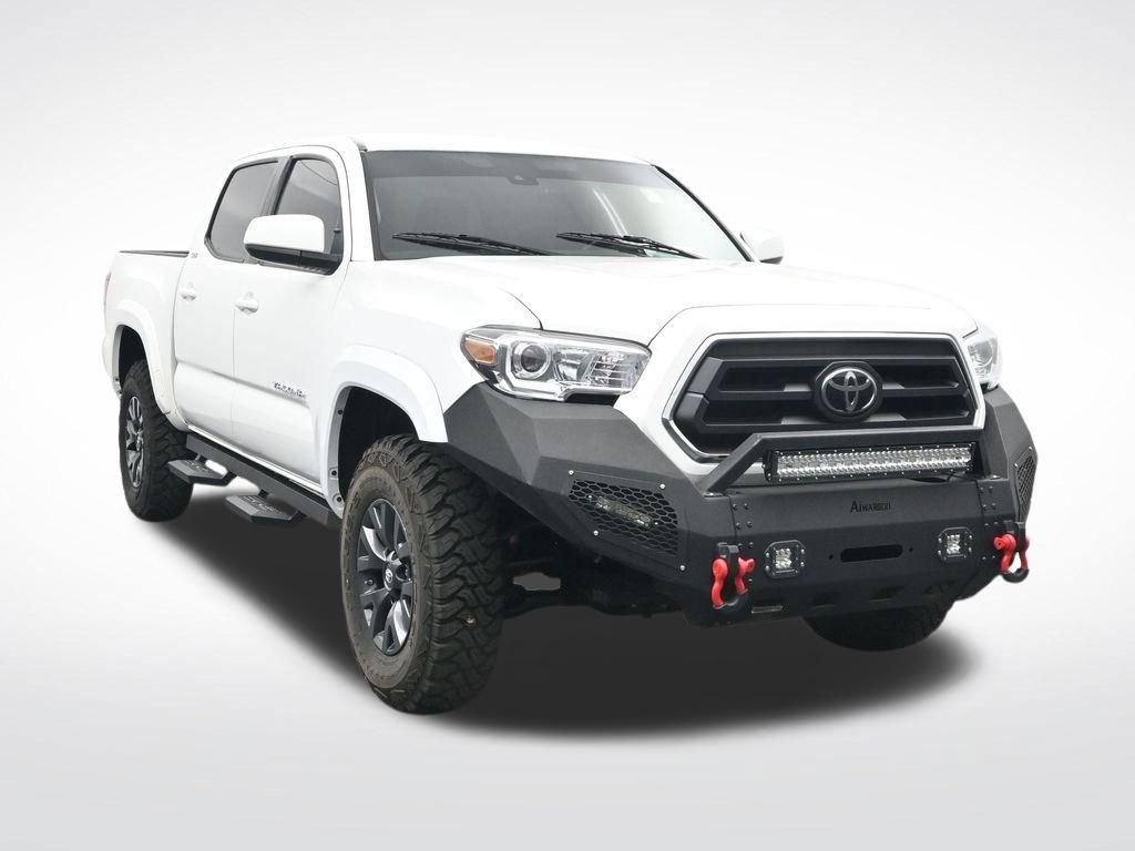 Used 2022 Toyota Tacoma SR5 AWD/4WD image 3