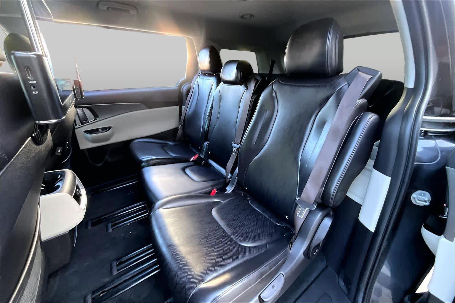 Used 2022 Kia Carnival LX FWD image 20