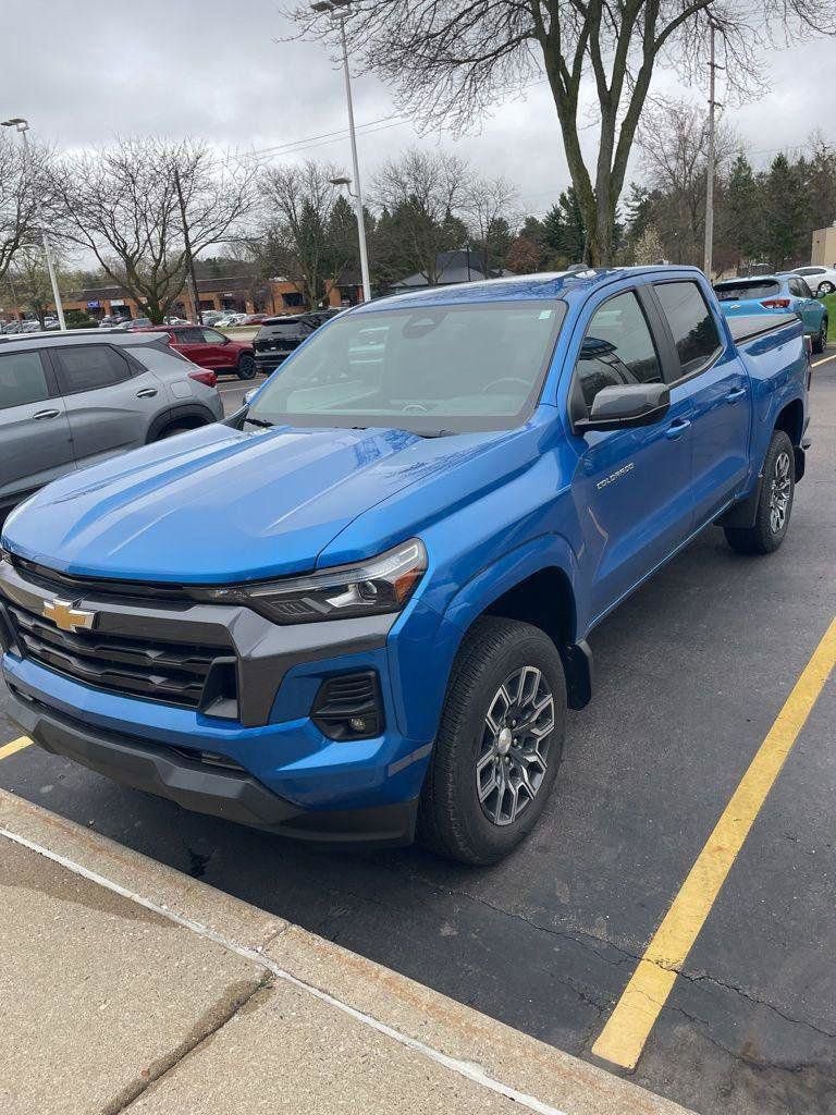 Used 2023 Chevrolet Colorado LT w/ LT Convenience Package III AWD/4WD image 1