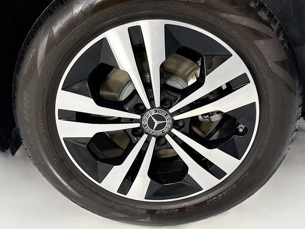 Certified 2025 Mercedes-Benz GLB 250 image 31