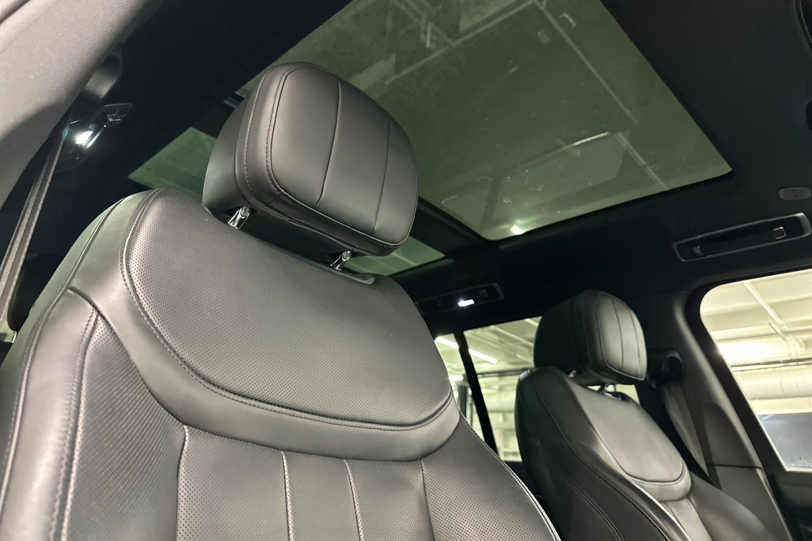 Used 2023 Land Rover Range Rover SE image 25