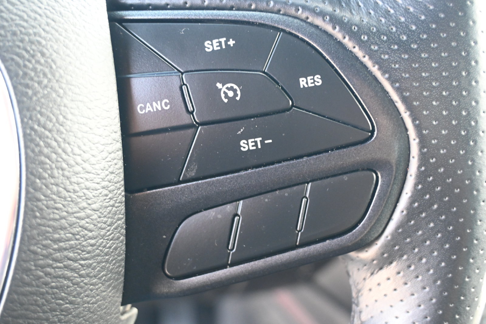 Used 2025 Dodge Durango GT AWD/4WD image 15