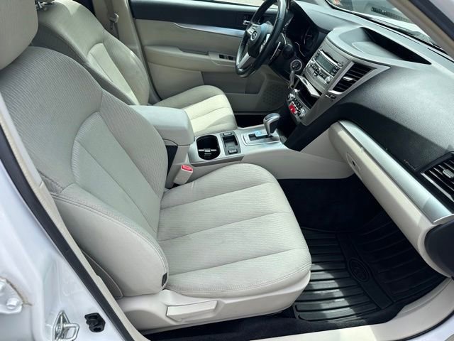 Used 2010 Subaru Outback 2.5i Premium AWD/4WD image 12