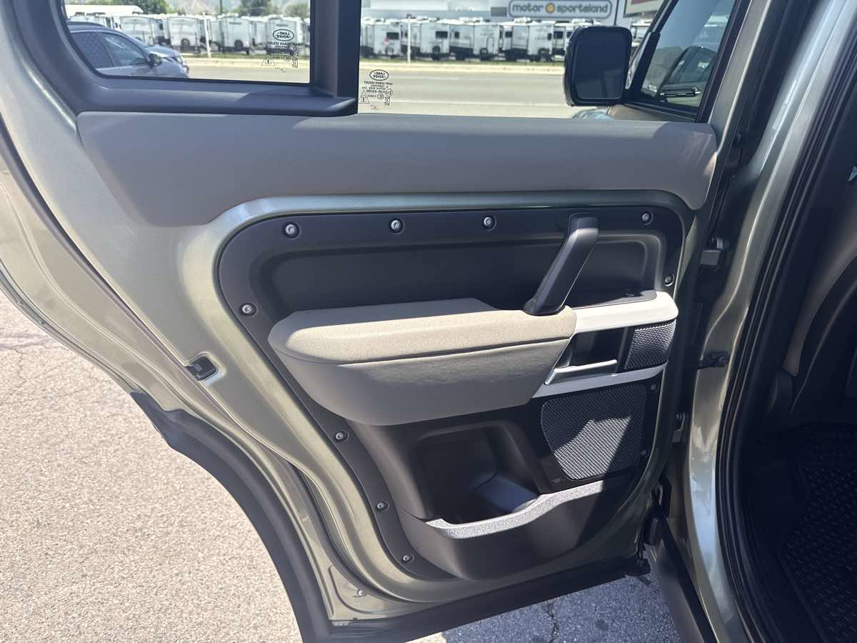 Used 2022 Land Rover Defender 110 S AWD/4WD image 12