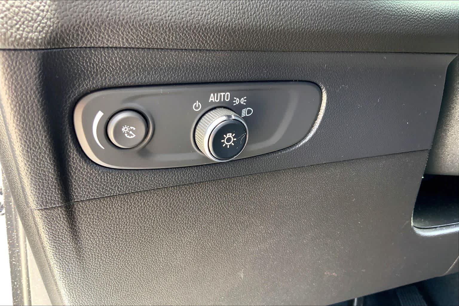 Used 2022 Buick Envision Preferred FWD image 33
