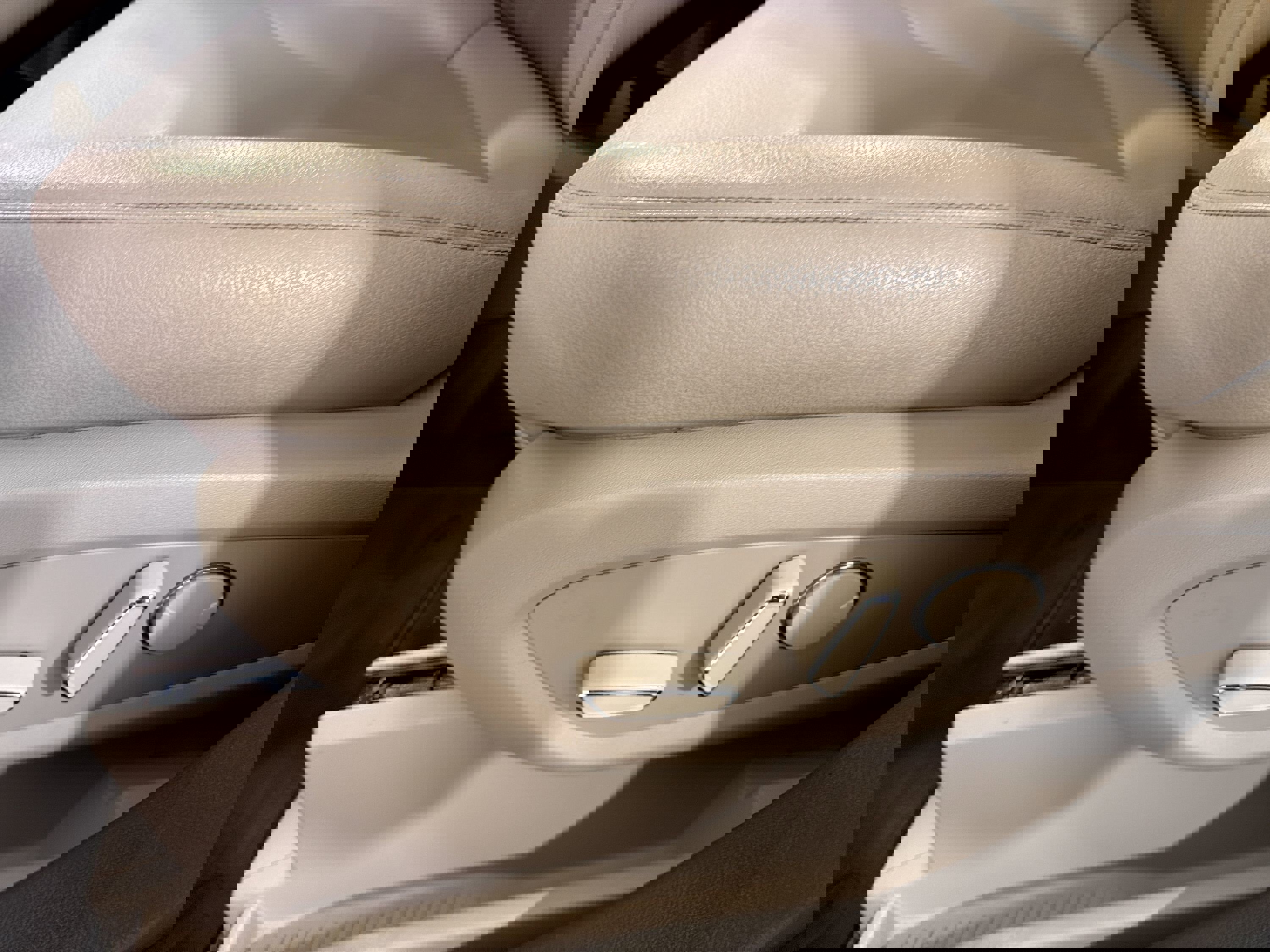 Used 2023 Lincoln Nautilus FWD w/ Premium Package image 11