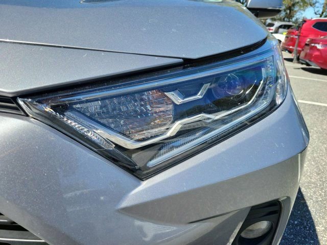 Used 2021 Toyota RAV4 XLE Premium image 16