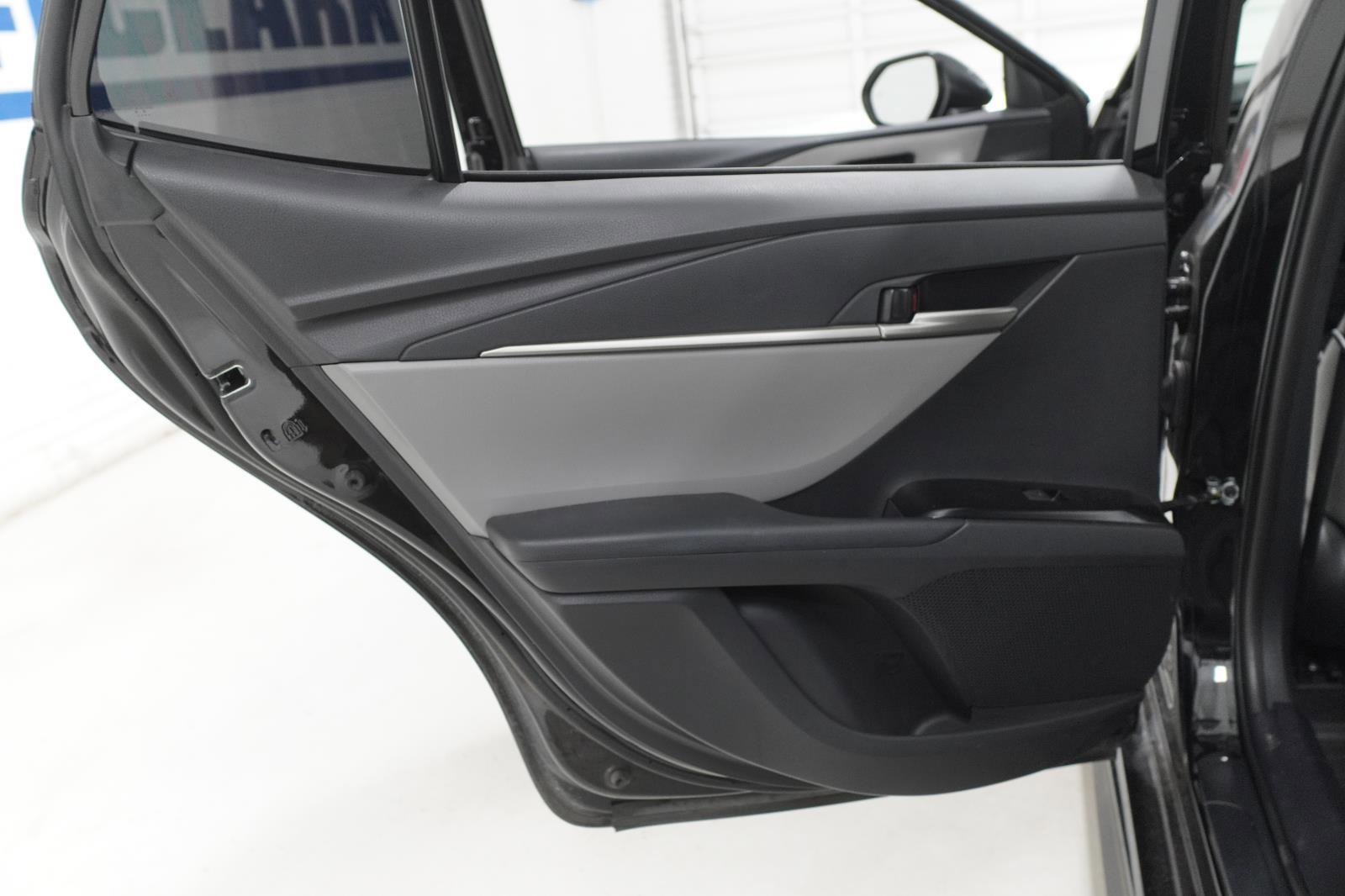 Used 2025 Toyota Camry SE FWD image 27