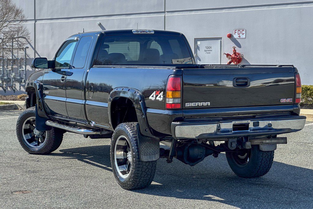 Used 2005 GMC Sierra 3500 SLT image 8