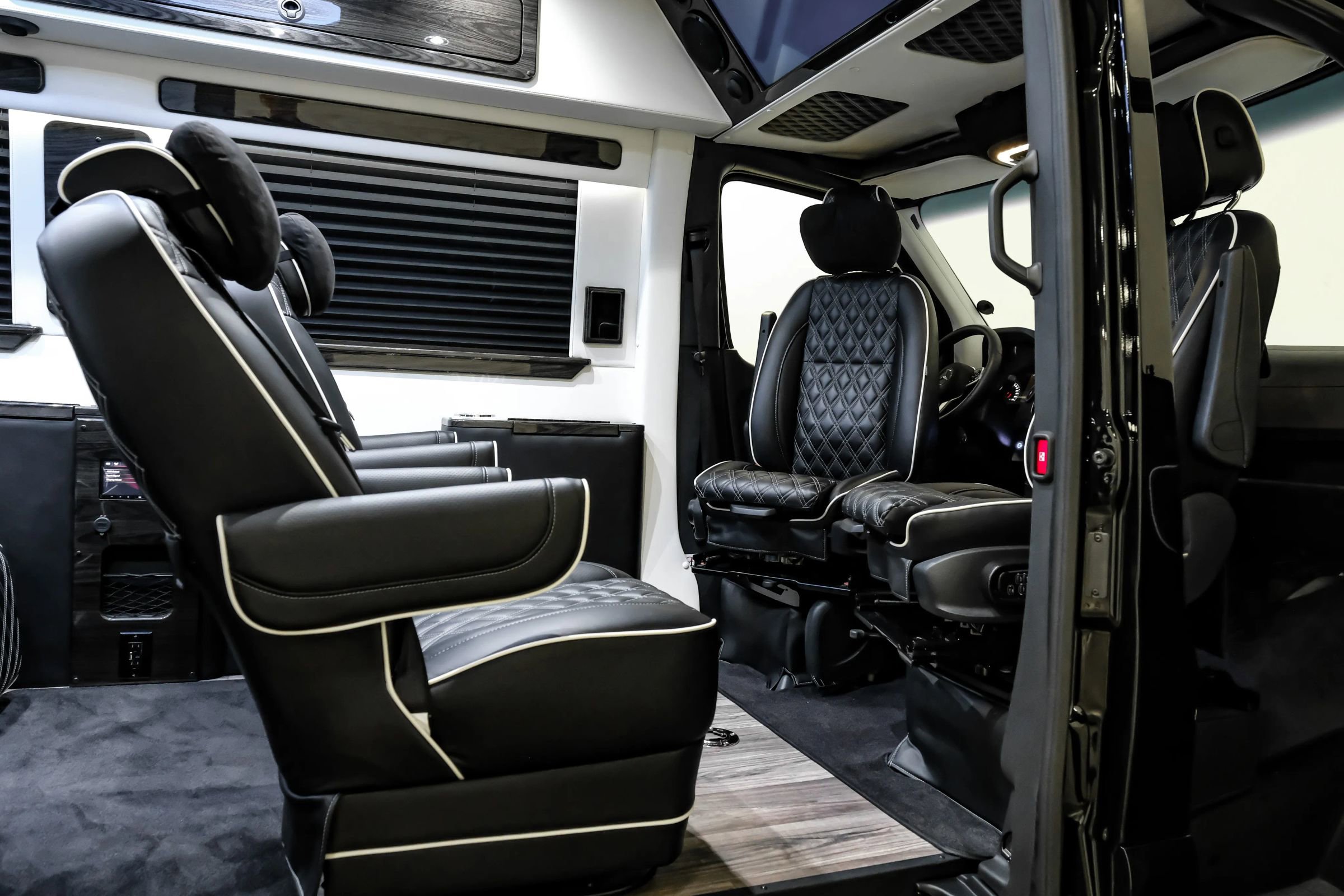 Used 2024 Mercedes-Benz Sprinter 3500 image 38