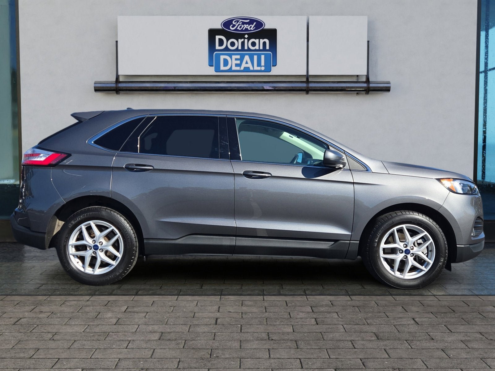 Certified 2022 Ford Edge SEL w/ Convenience Package AWD/4WD image 2