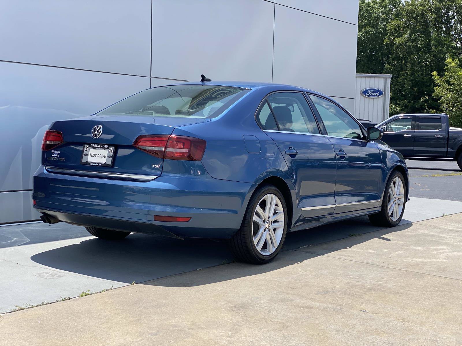 Used 2017 Volkswagen Jetta SEL FWD image 4