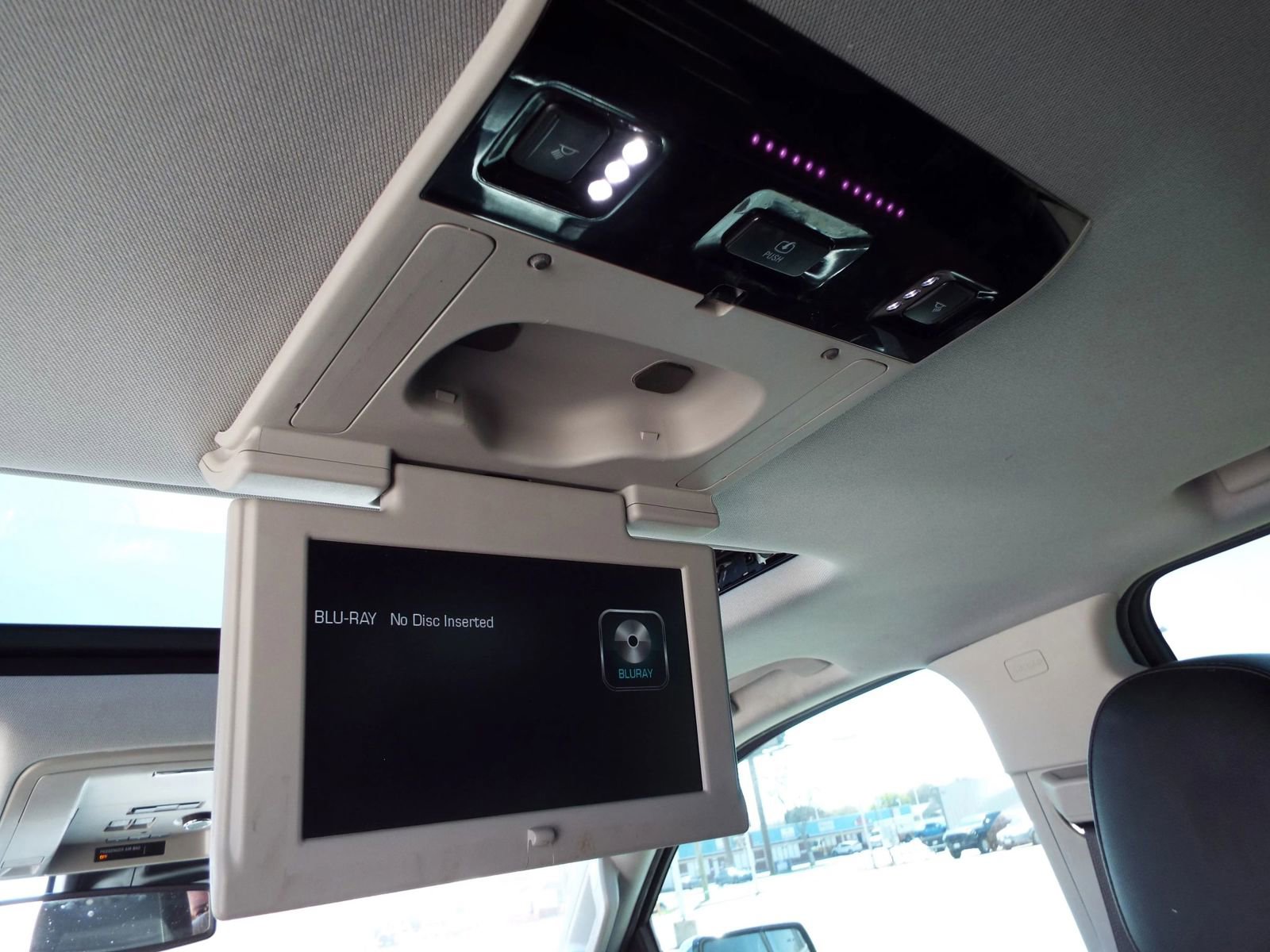Used 2015 Chevrolet Suburban LTZ image 11