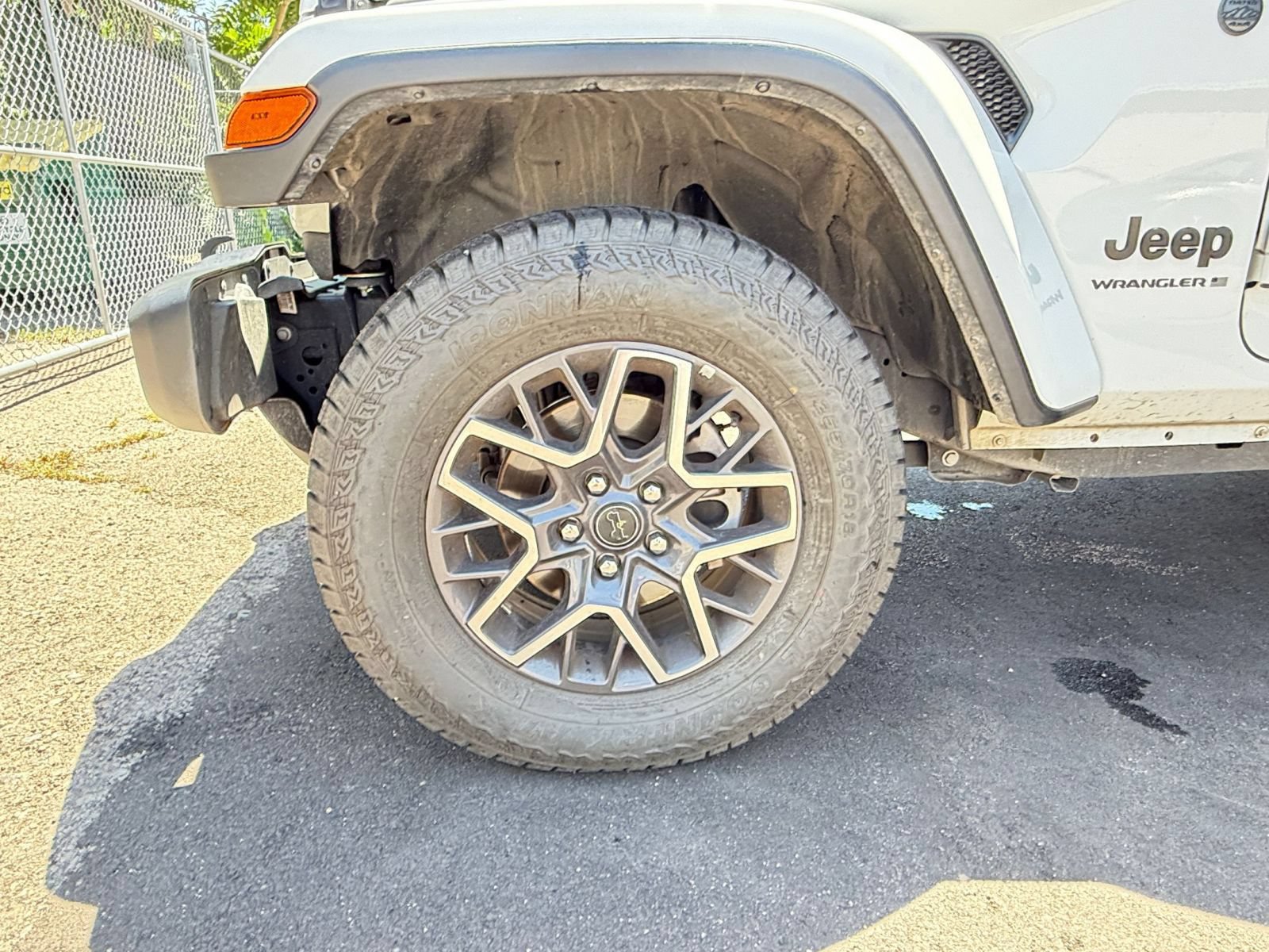 Used 2025 Jeep Wrangler Unlimited Sahara AWD/4WD image 30