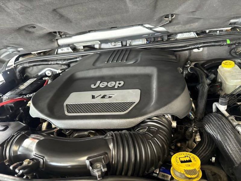 Used 2014 Jeep Wrangler Unlimited Sahara w/ Dual Top Group image 20