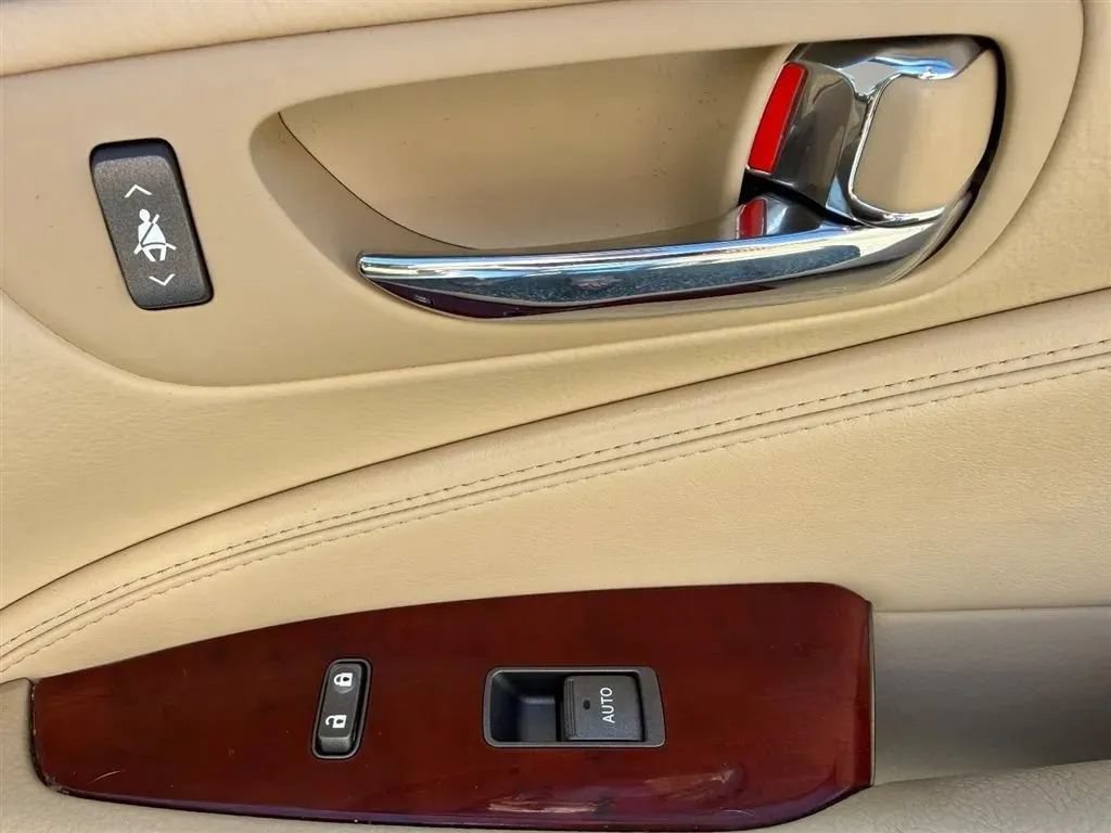 Used 2009 Lexus LS 460 w/ Comfort Pkg RWD image 33