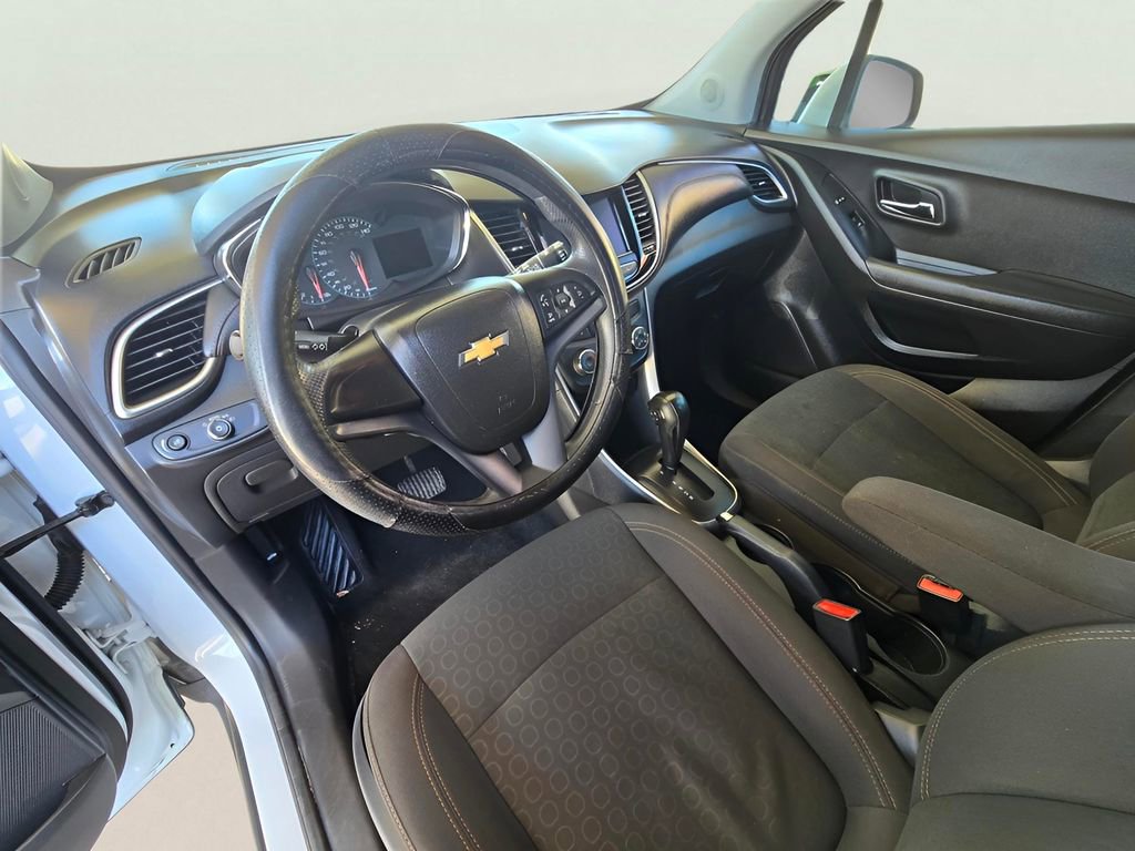 Used 2020 Chevrolet Trax LS image 39