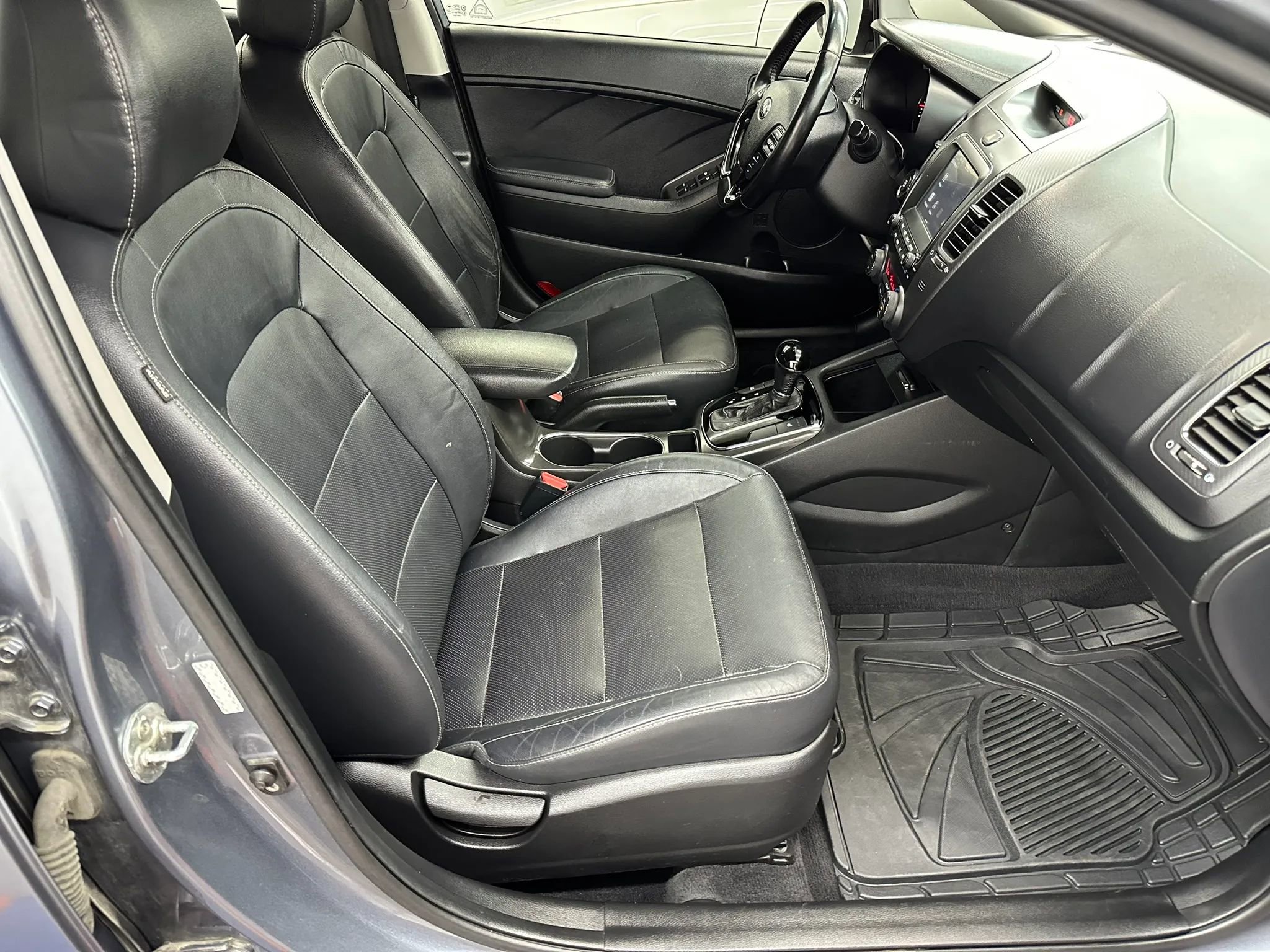 Used 2017 Kia Forte EX image 12