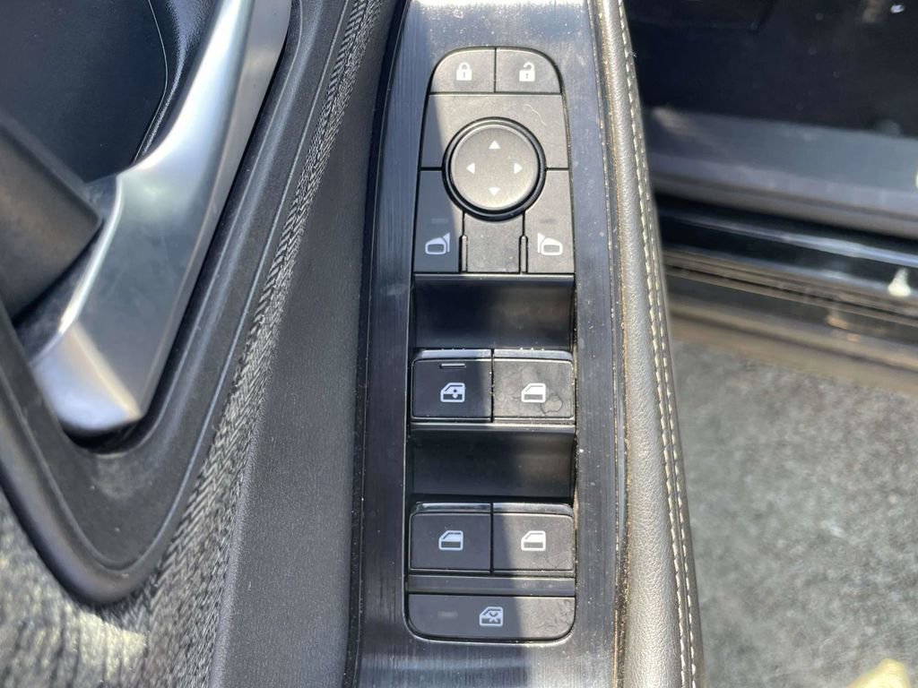 Used 2022 Nissan Rogue SV FWD image 16
