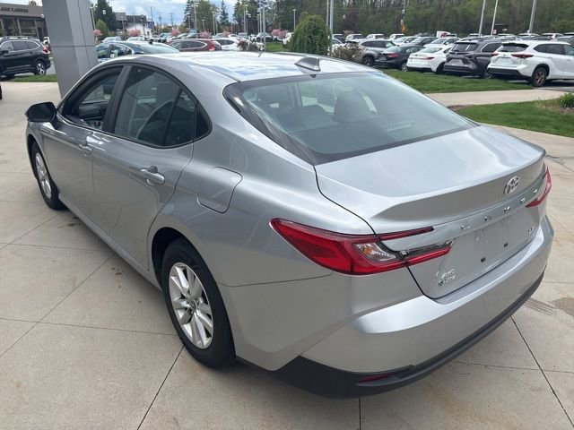 Used 2025 Toyota Camry LE AWD/4WD image 5