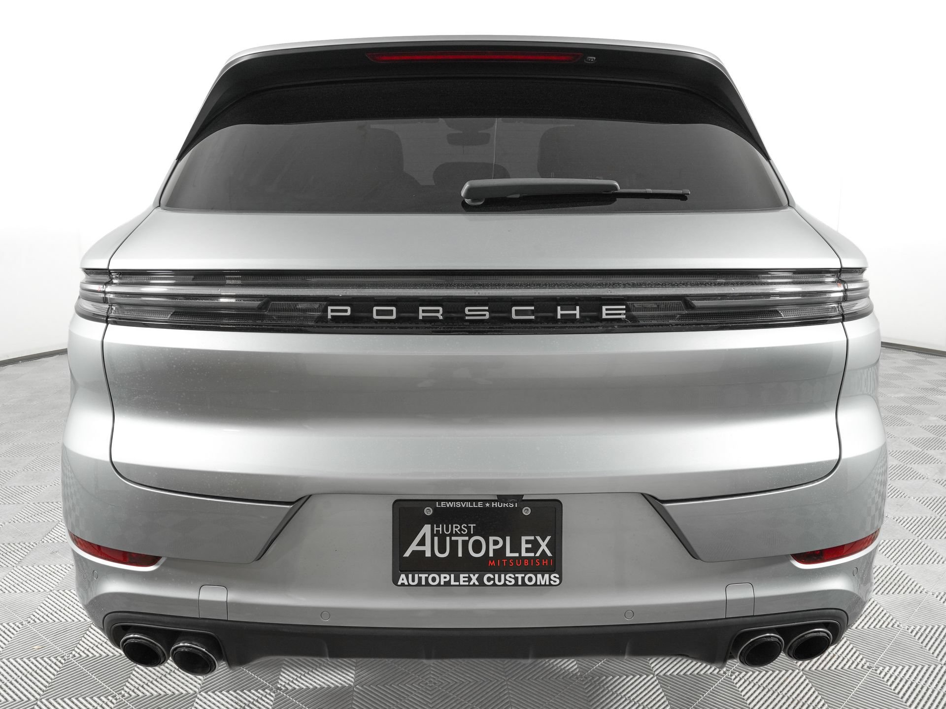 Used 2024 Porsche Cayenne AWD/4WD image 5