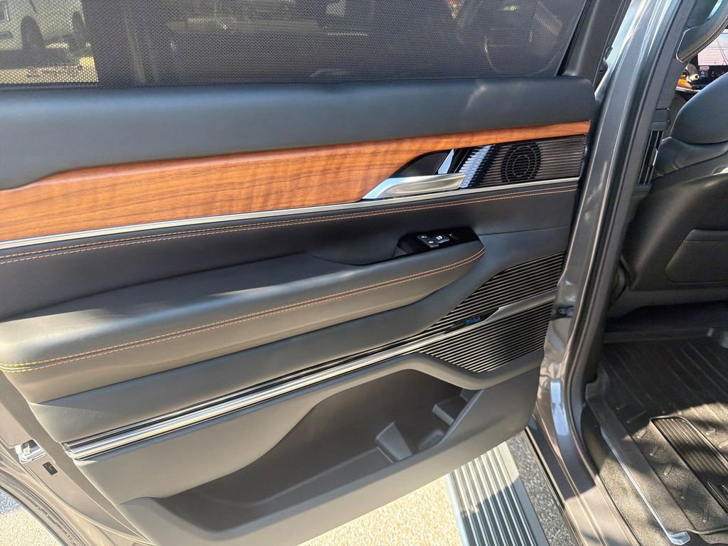 Used 2024 Jeep Grand Wagoneer Series III image 24