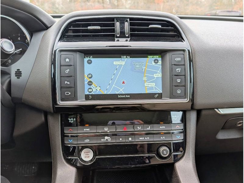 Used 2018 Jaguar F-PACE Prestige image 25