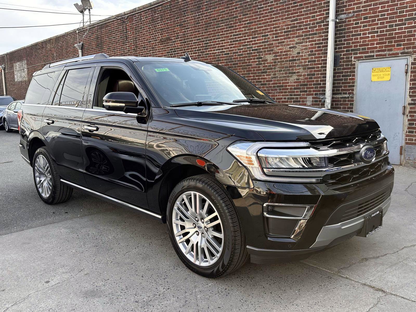 Used 2024 Ford Expedition Limited image 5