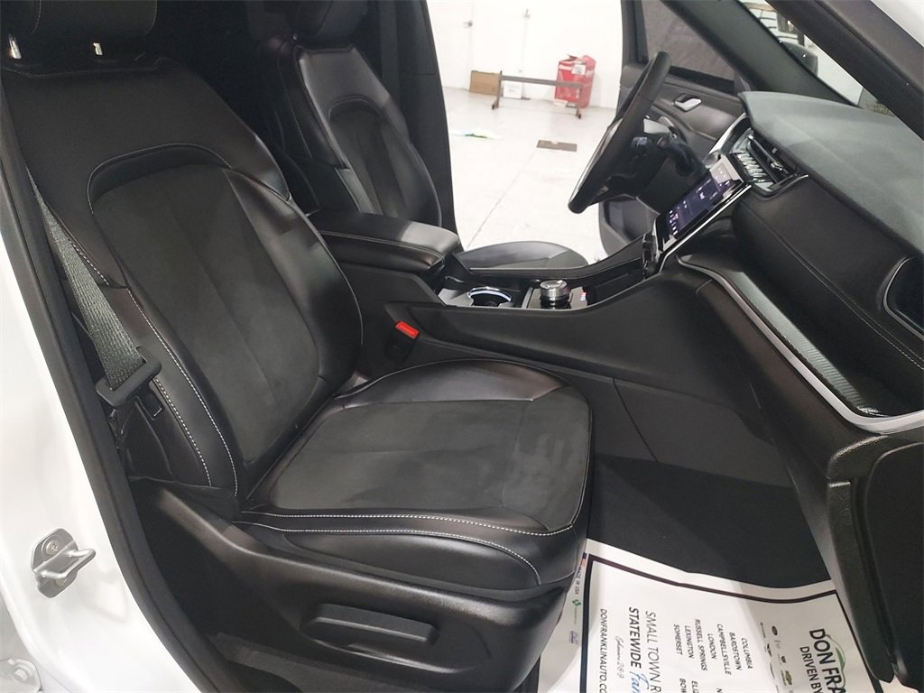 Used 2025 Jeep Grand Cherokee L Altitude image 31