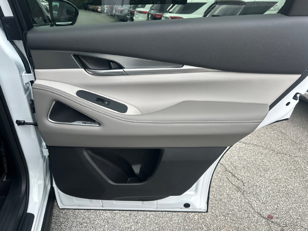 Certified 2027 INFINITI QX60 Luxe w/ Cargo Package FWD image 14