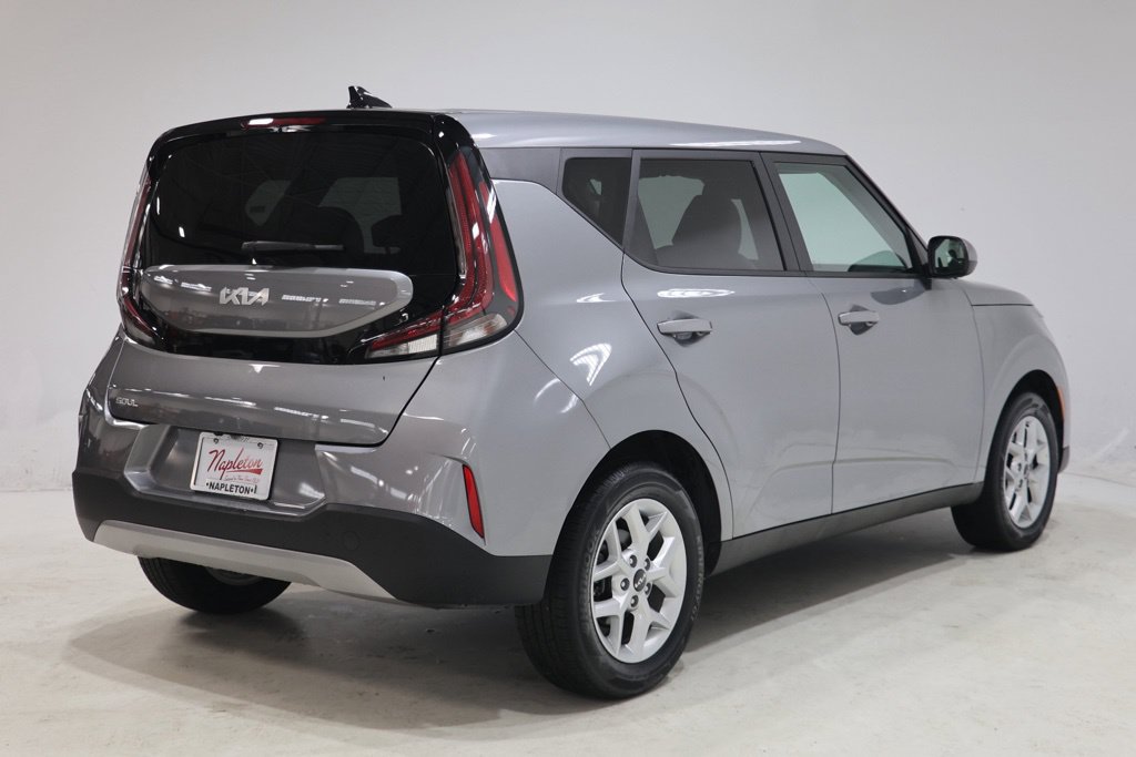 Used 2025 Kia Soul LX w/ LX Technology Package FWD image 12