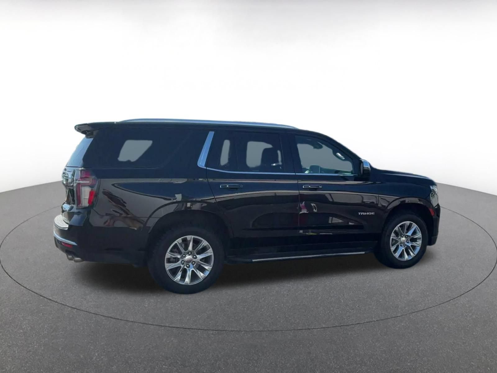 Used 2023 Chevrolet Tahoe Premier AWD/4WD image 14
