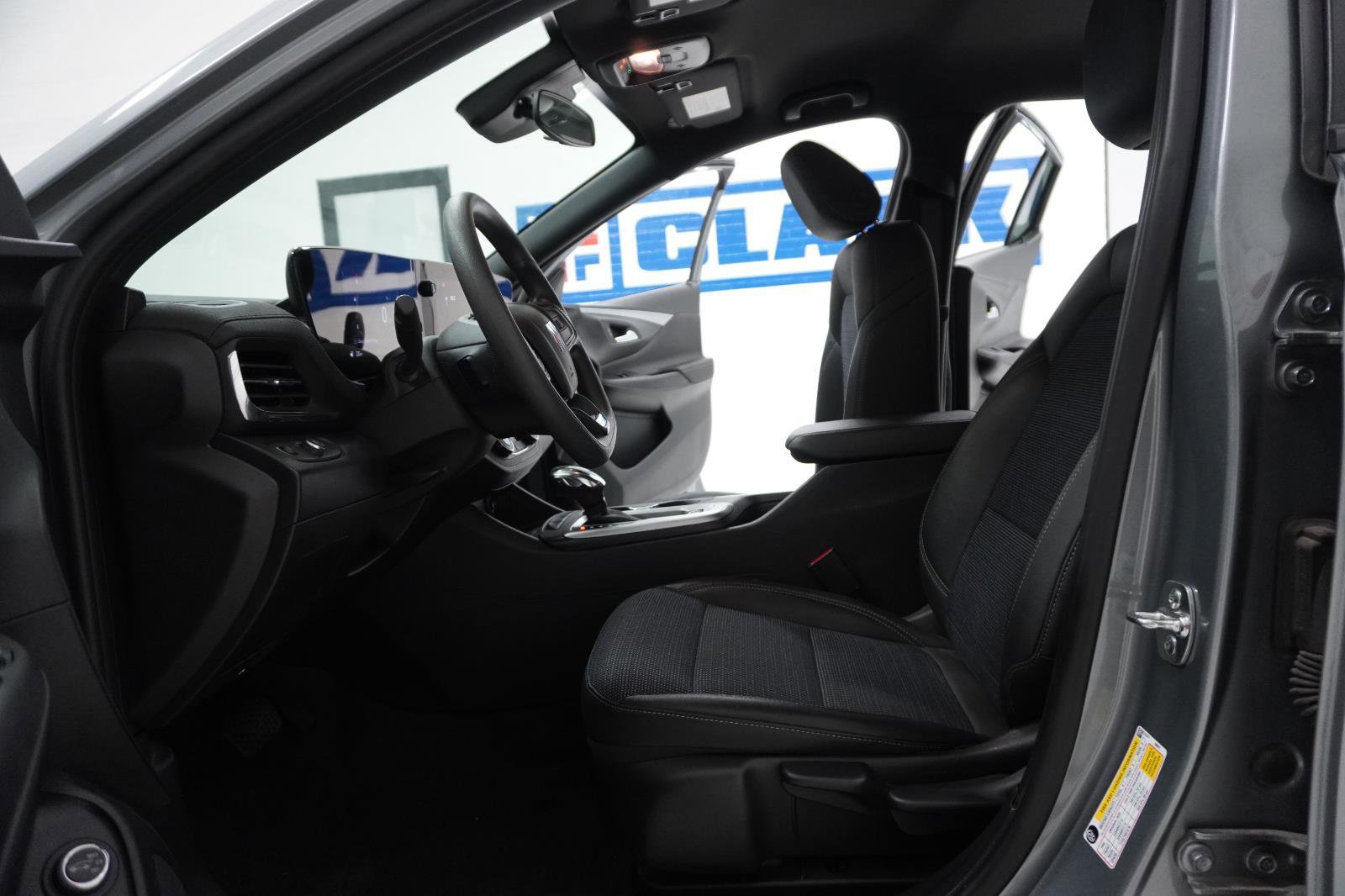 Used 2025 Buick Envista Preferred w/ Convenience II Package image 16