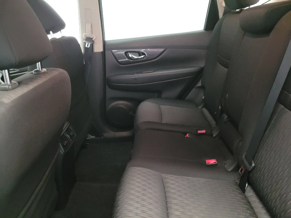 Used 2019 Nissan Rogue SV image 18