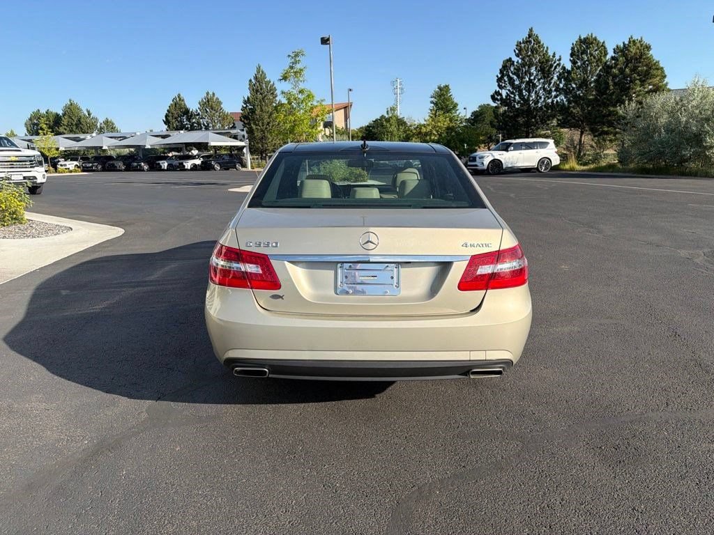 Used 2010 Mercedes-Benz E 550 4MATIC Sedan image 4