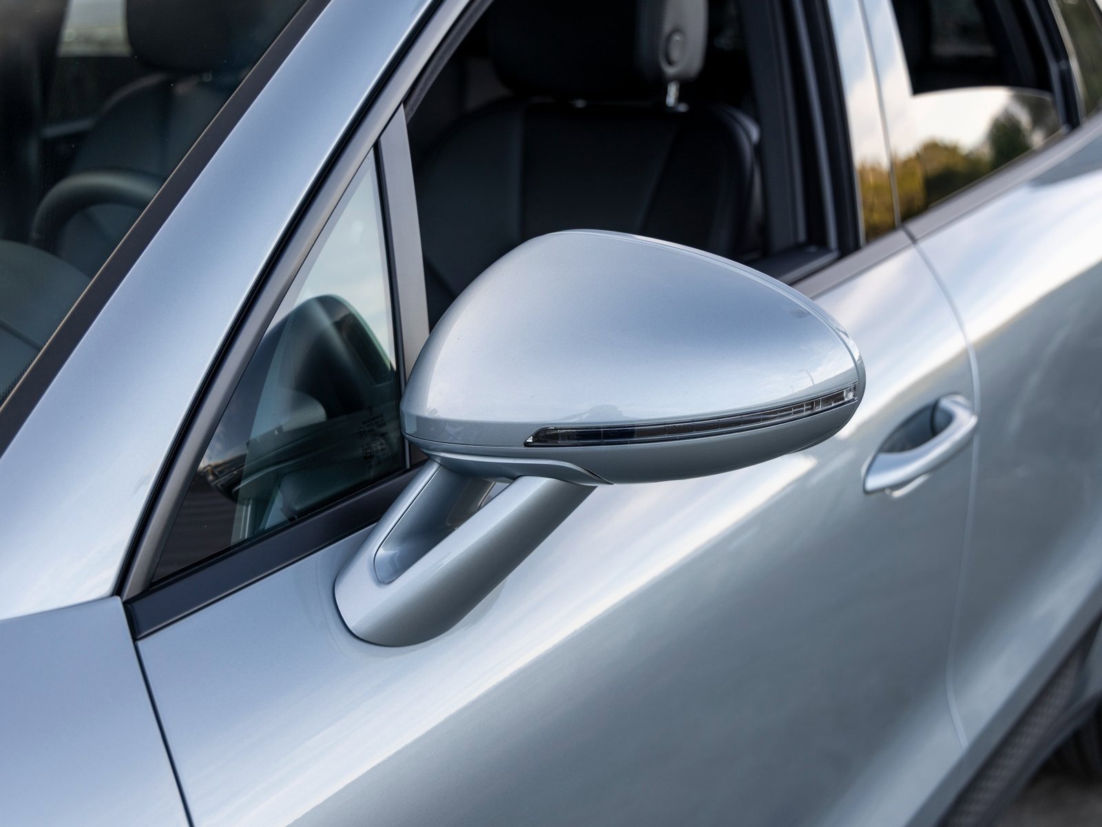 Certified 2025 Porsche Macan image 17