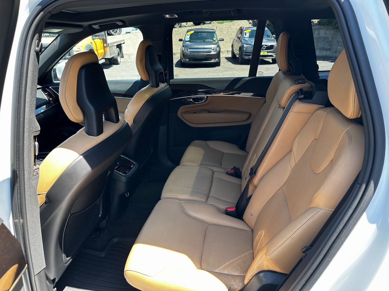 Used 2018 Volvo XC90 T6 Momentum w/ Convenience Package image 7