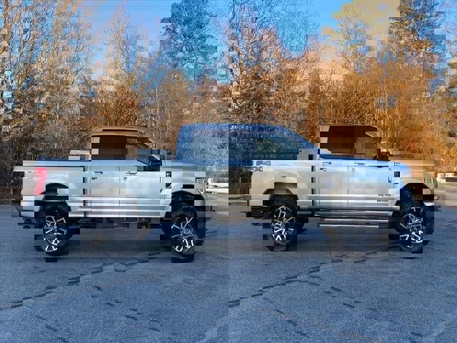 Used 2019 Ford F250 Lariat w/ Lariat Ultimate Package image 2