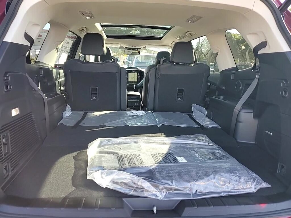 New 2025 Subaru Ascent Limited image 9