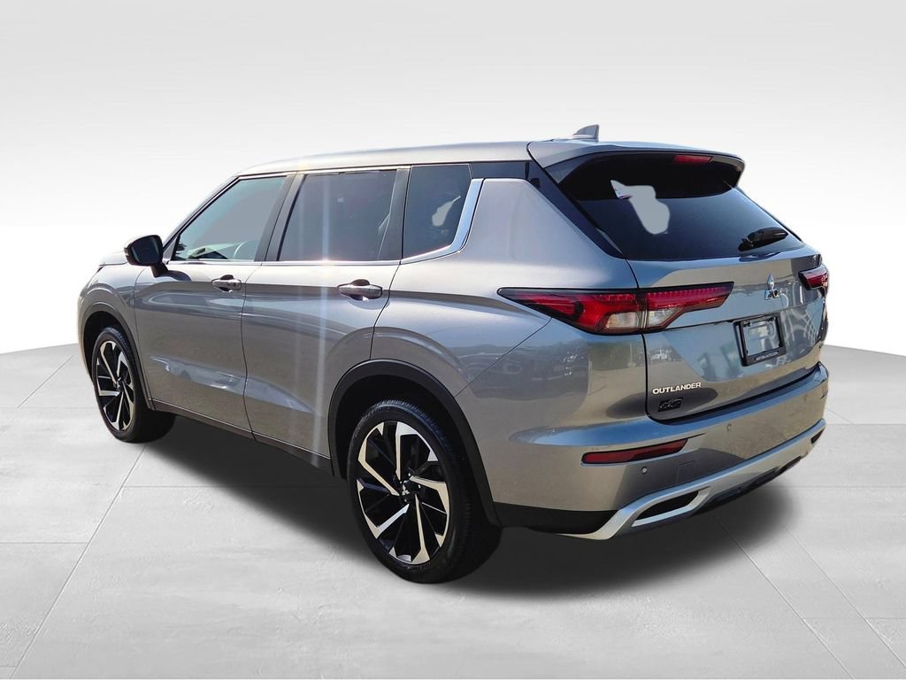 Used 2024 Mitsubishi Outlander SE AWD/4WD image 5