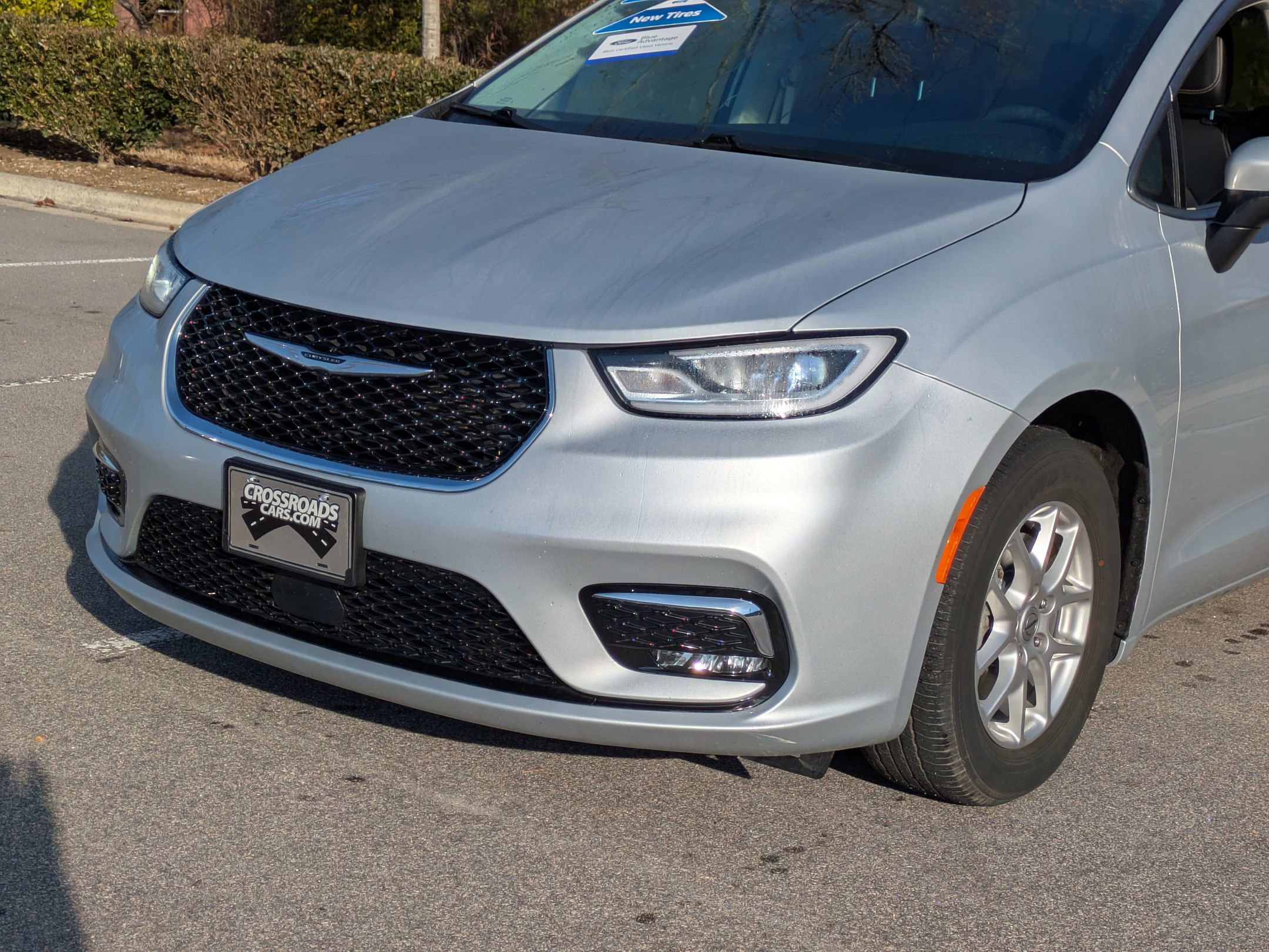 Used 2023 Chrysler Pacifica Touring-L image 9