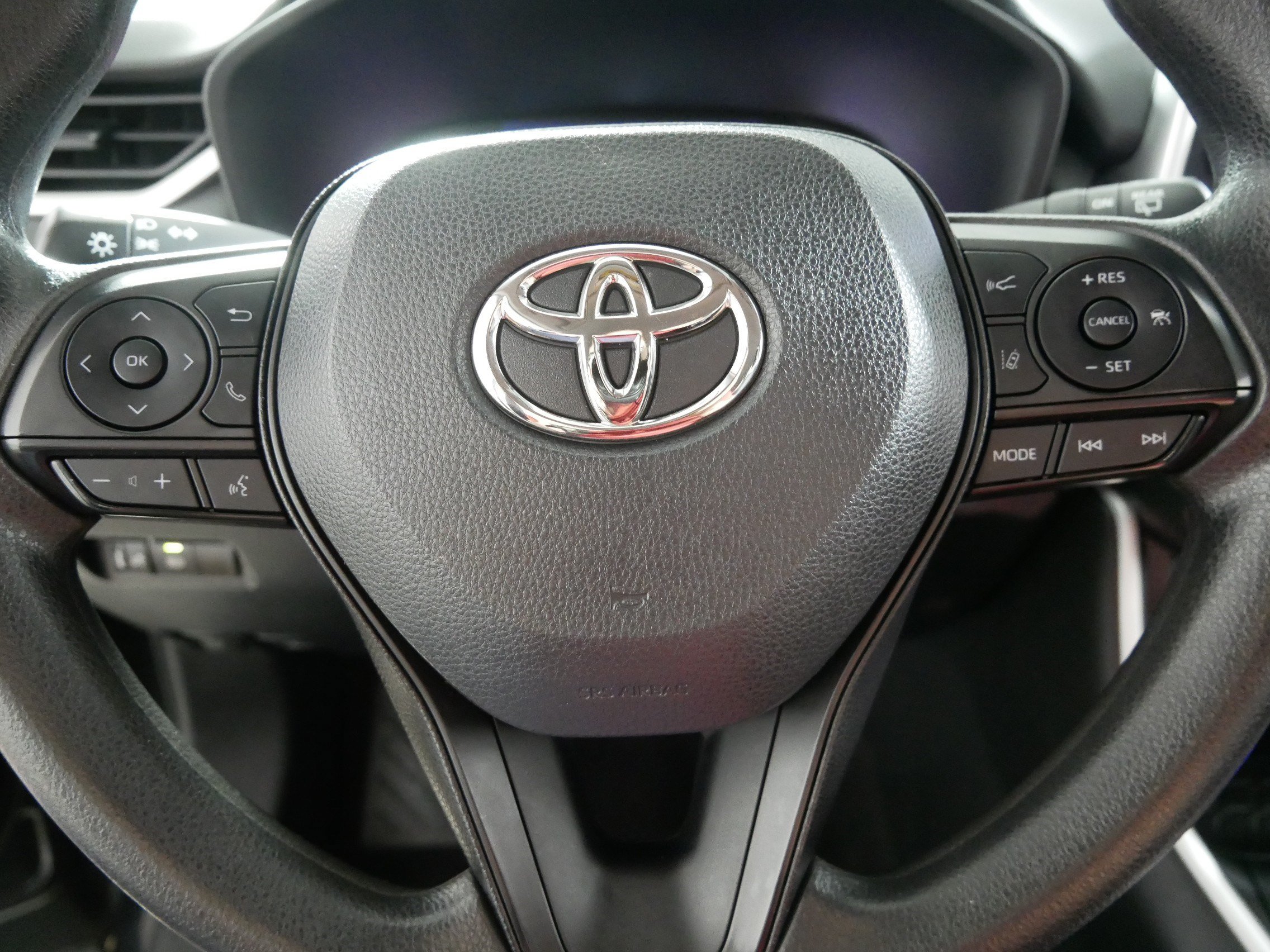 Used 2023 Toyota RAV4 XLE AWD/4WD image 25