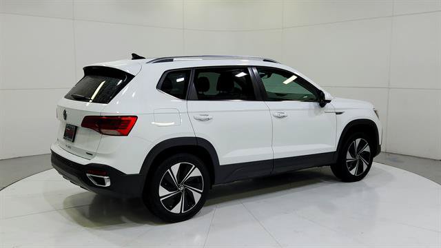 Used 2024 Volkswagen Taos SE AWD/4WD image 8
