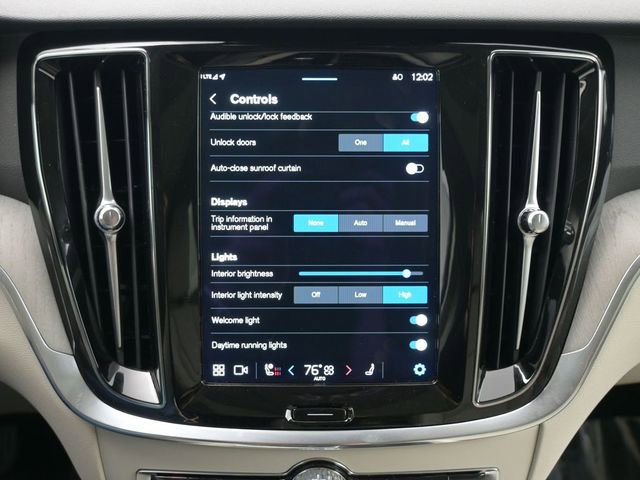 Used 2024 Volvo V60 B5 Cross Country Plus image 18