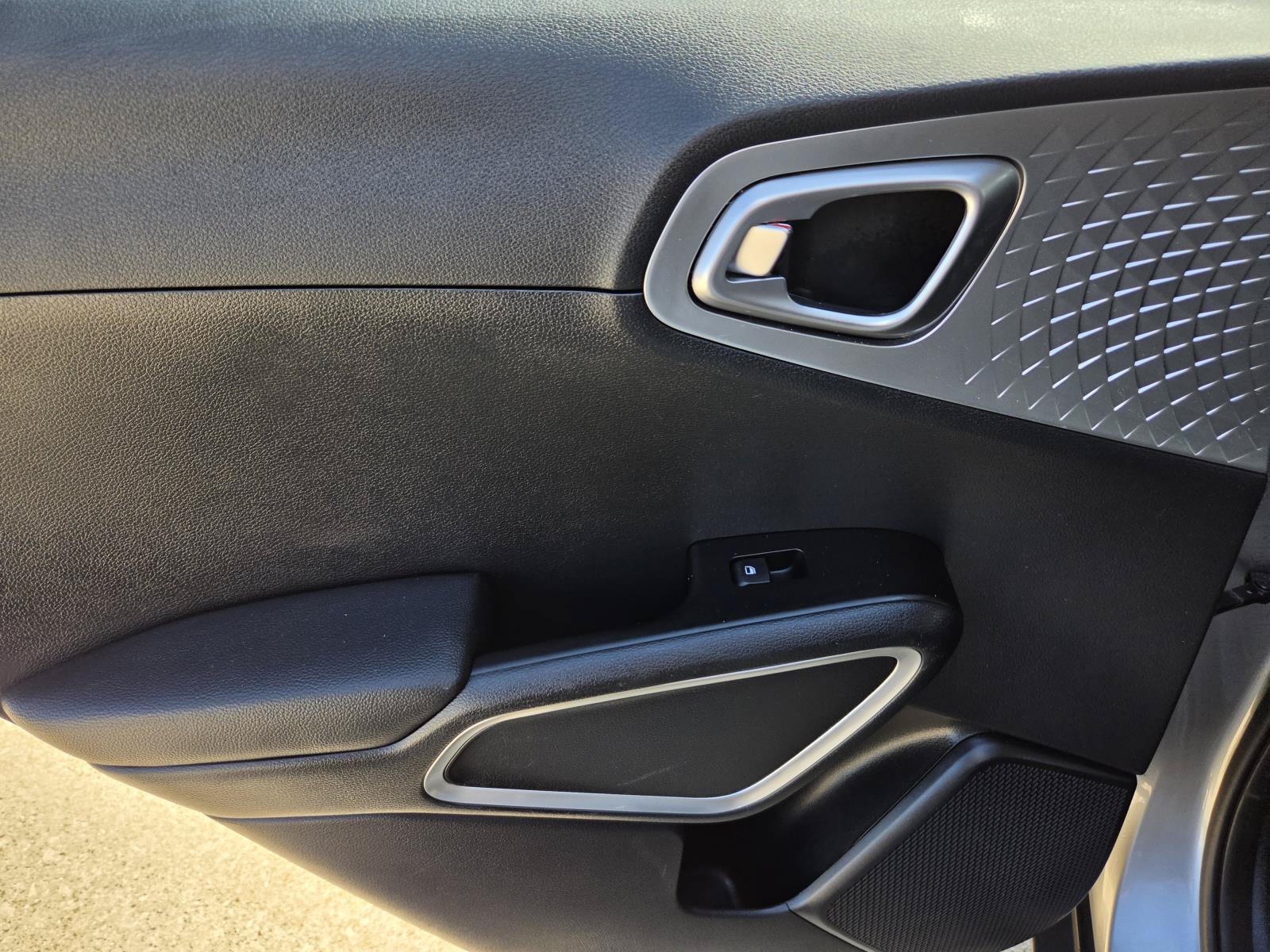 Used 2024 Kia Soul LX w/ LX Technology Package FWD image 10