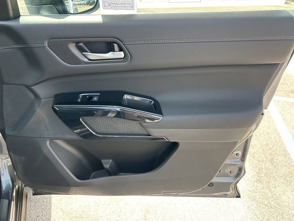 New 2026 Nissan Pathfinder Platinum w/ Cargo Package image 45